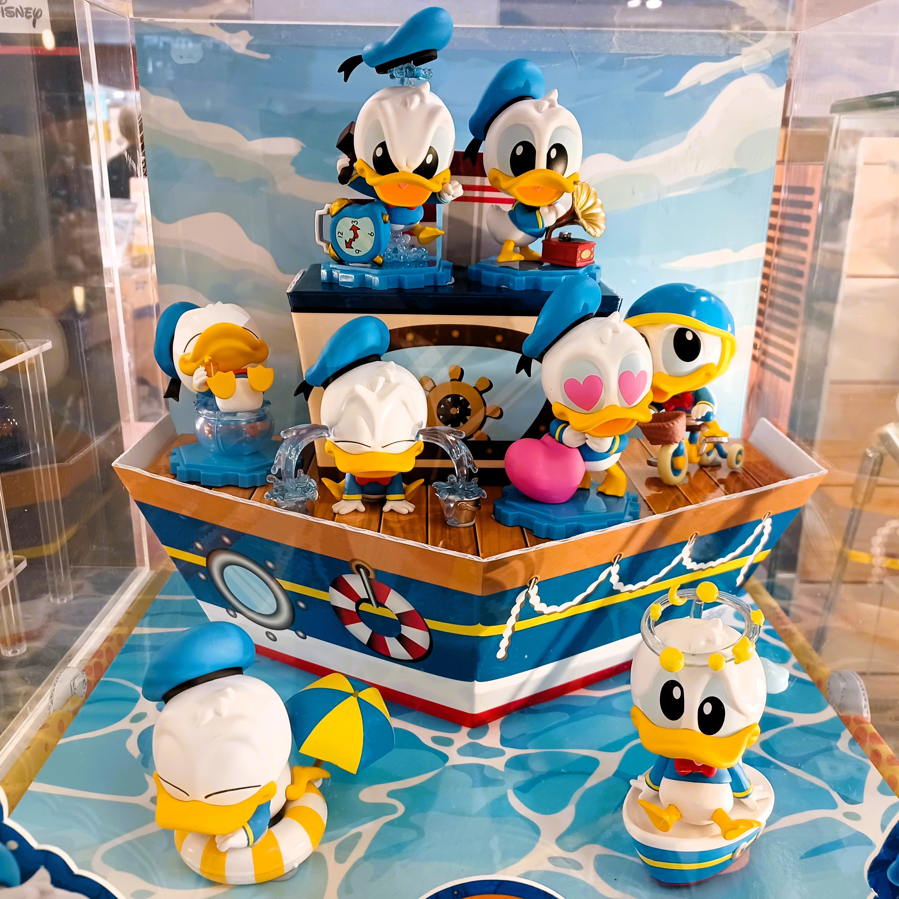 Hot Toys x Disney CBX157 DONALD DUCK 90 Cosbi Full Box ( Case of 8pcs. )