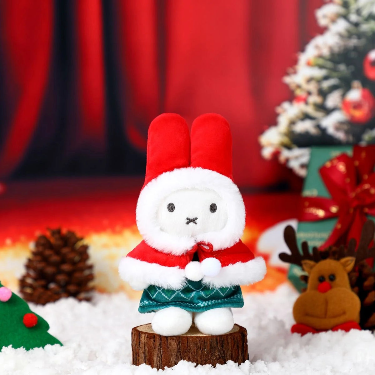 VIPO x Miffy Christmas Limited Plush Keychain Blind Box (Case of 6pcs.) MIF37657