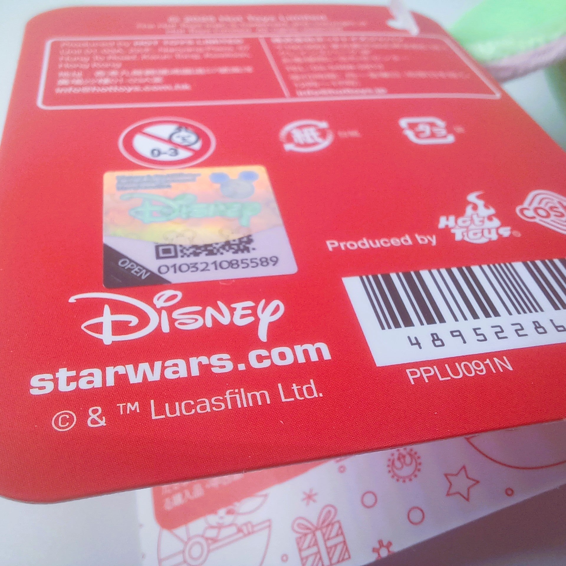 Hot Toys Disney Star Wars PPLU091N Grogu (Winter Holiday Ver.) Cosbi Plush Keychain