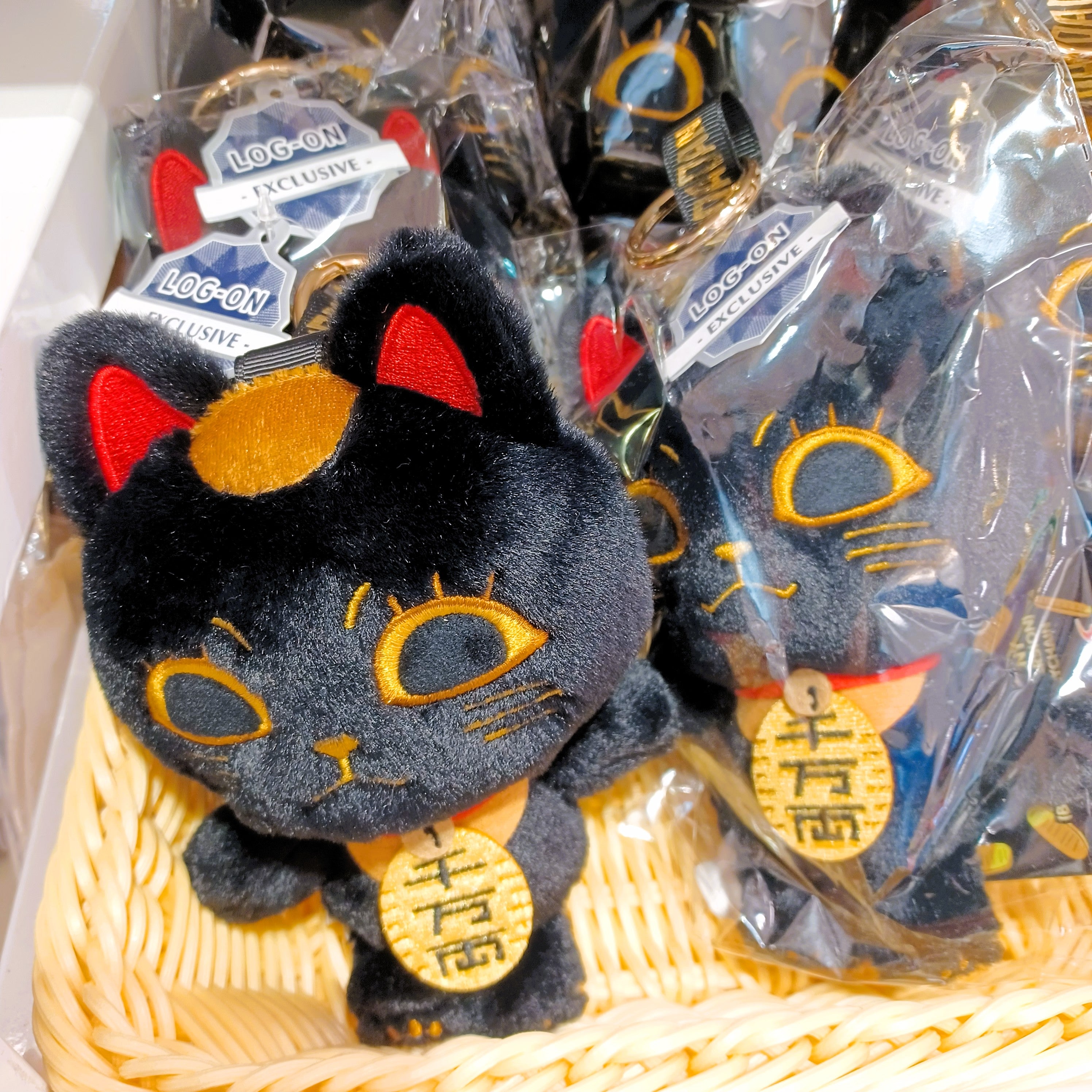 Hot Toys x Dandadan PPLU104N Turbo Granny (Black) Cosbi Plush Keychain ( EXCLUSIVE Ver. )