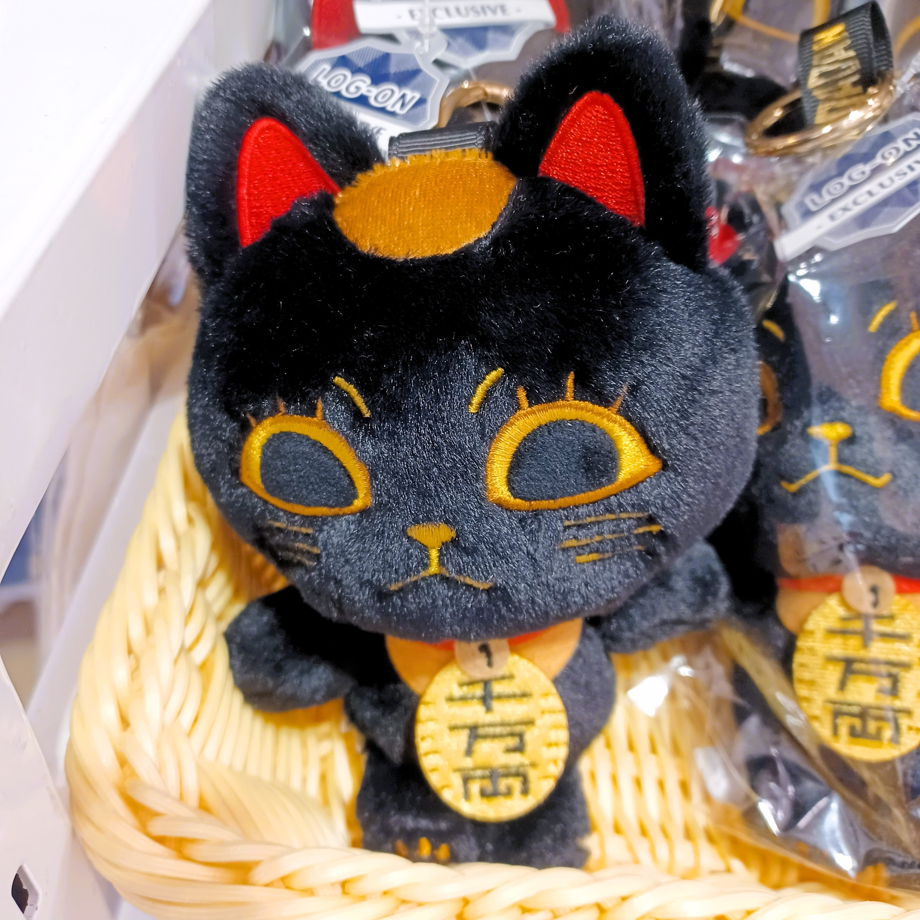 Hot Toys x Dandadan PPLU104N Turbo Granny (Black) Cosbi Plush Keychain ( EXCLUSIVE Ver. )