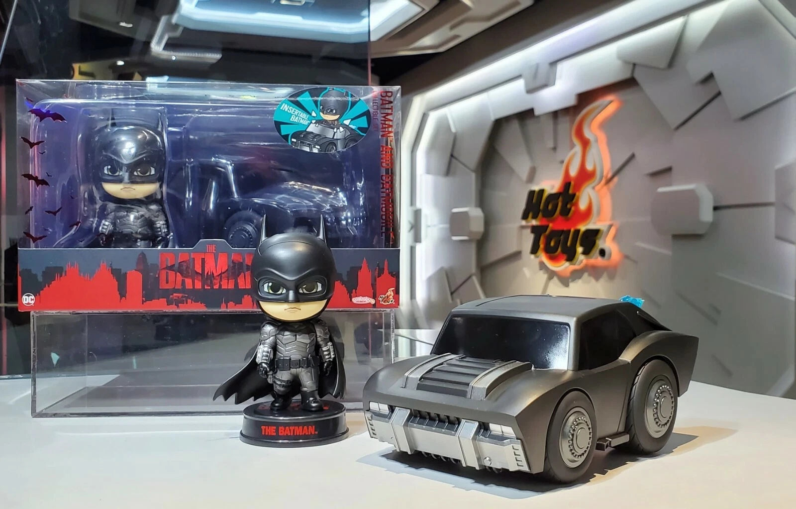DC Comics x Hot Toys The Batman COSB943 BATMAN and BATMOBILE Cosbaby Collectible Set